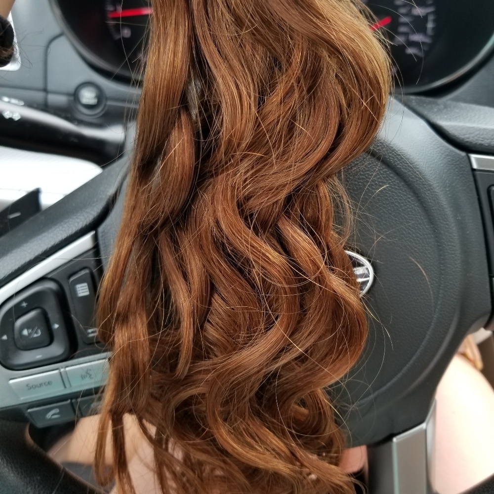 Clip in wavy hair extensions